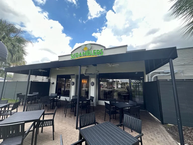 Scramblers in Jacksonville, Florida serving patio brunch outside.